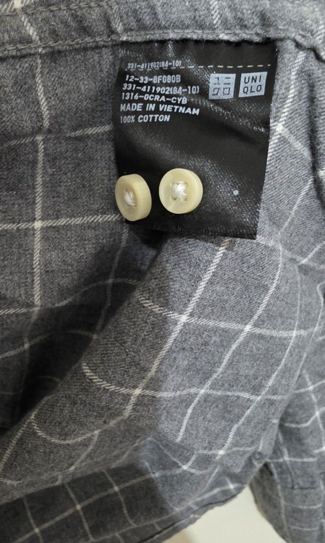 Uniqlo Grey Button down polo grid pattern (Category: Formal Shirts) located in Mabalacat. Submitted by enoscep (Listing ID 1388760303, Image 3). Description: Uniqlo Button Down Shirt Grey Bought for 1490? Worn just a few times W:18" L:27" ☆rfs: decluttering ☆mop: bpi, bdo, gcash ☆mod: j&t ☆no return, refund, or exchange.