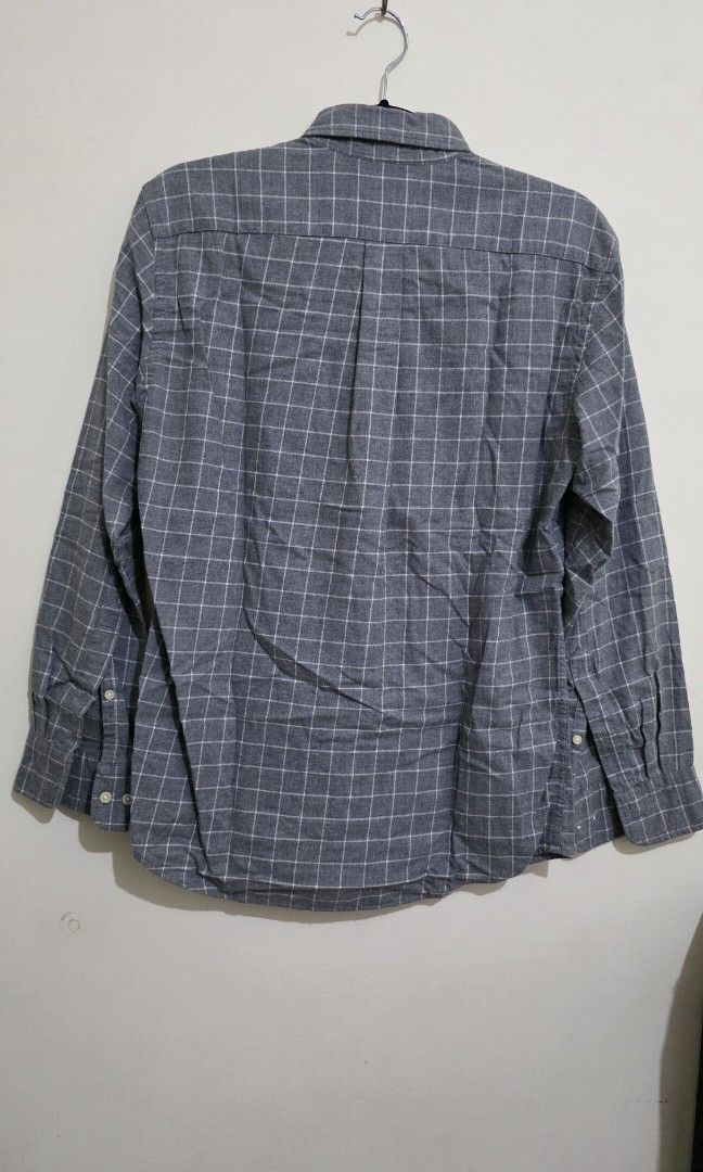 Uniqlo Grey Button down polo grid pattern (Category: Formal Shirts) located in Mabalacat. Submitted by enoscep (Listing ID 1388760303, Image 2). Description: Uniqlo Button Down Shirt Grey Bought for 1490? Worn just a few times W:18" L:27" ☆rfs: decluttering ☆mop: bpi, bdo, gcash ☆mod: j&t ☆no return, refund, or exchange.