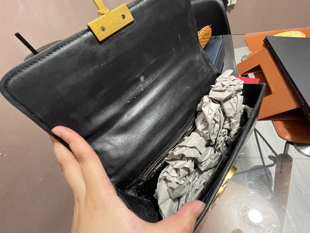 Vintage Bag Dior (needs repainting/ repair) (Category: Luxury Bags & Wallets) located in Manila. Submitted by erickadcm (Listing ID 1388746447, Image 1). Description: As is where is Item is from Japan.