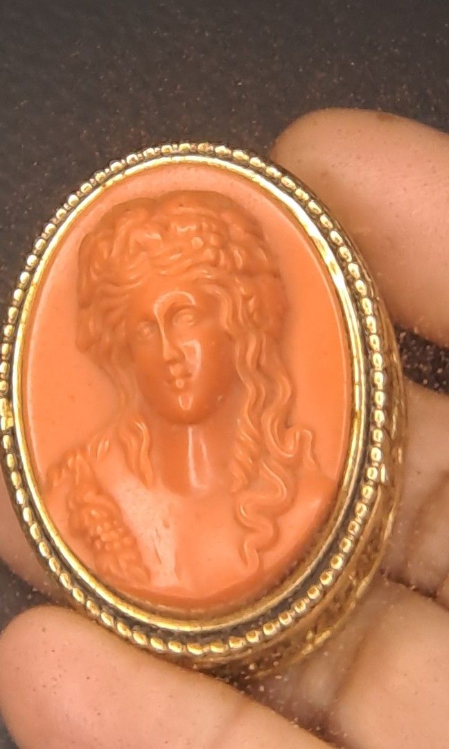 Vintage Estee louder SOLID PERFUME (Category: Fragrance & Deodorants) located in Davao. Submitted by bravemoon_556cd5 (Listing ID 1388881419, Image 1). Description: free sf we ship nationwide gcash or bank account paymaya payment mode.