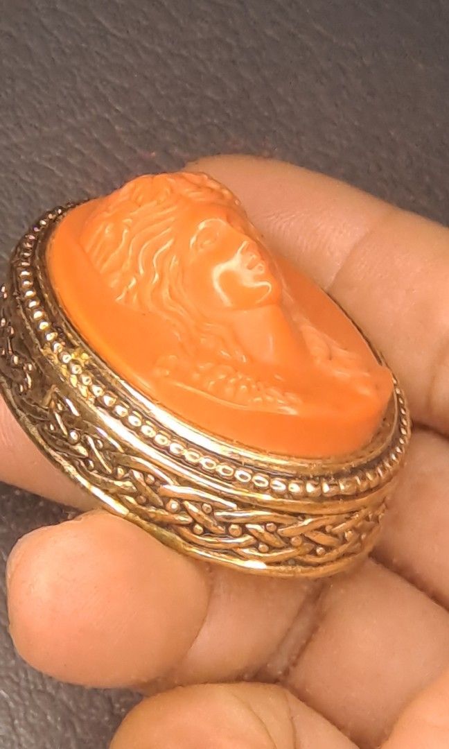 Vintage Estee louder SOLID PERFUME (Category: Fragrance & Deodorants) located in Davao. Submitted by bravemoon_556cd5 (Listing ID 1388881419, Image 3). Description: free sf we ship nationwide gcash or bank account paymaya payment mode.