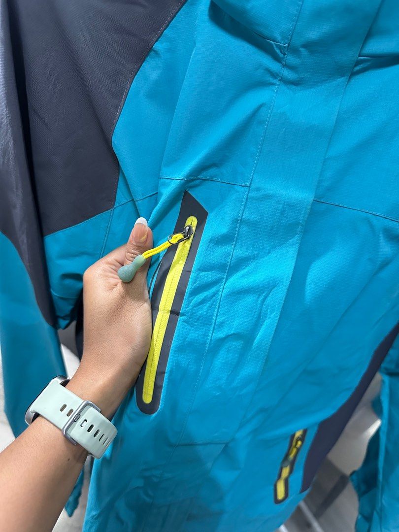 Water Repellant Jacket (Category: Coats, Jackets and Outerwear) located in Manila. Submitted by declutterbydl (Listing ID 1388763951, Image 3). Description: Decluttering L 27 W 21 color rate 9/10 issue: missing hoodie.