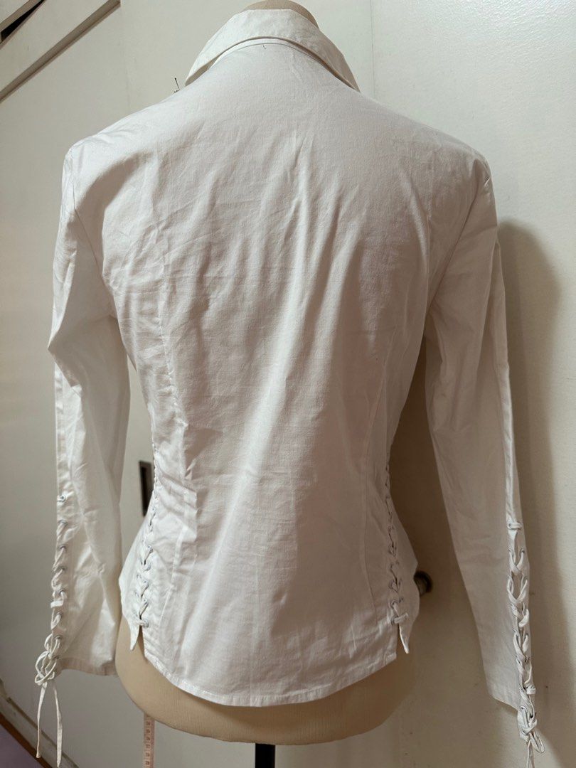 White Vintage Western top (Category: Others Tops) located in Antipolo. Submitted by bengsk (Listing ID 1388800687, Image 3). Description: Very nice design Can be worn as a cowgirl costume.
