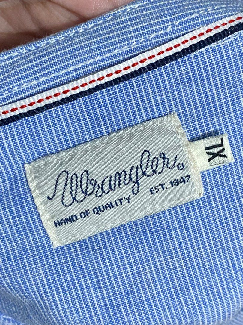 Wrangler Longsleeve Button Up Polo size XL (Category: Blouses) located in Rizal. Submitted by haniijeong (Listing ID 1388828122, Image 2). Description: good condition, can fit size large-xl color may vary due to lighting.
