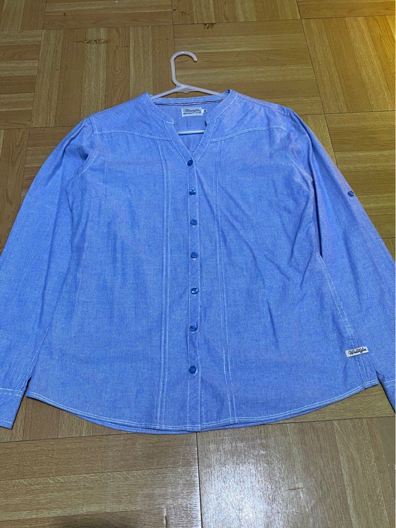 Wrangler Longsleeve Button Up Polo size XL (Category: Blouses) located in Rizal. Submitted by haniijeong (Listing ID 1388828122, Image 3). Description: good condition, can fit size large-xl color may vary due to lighting.