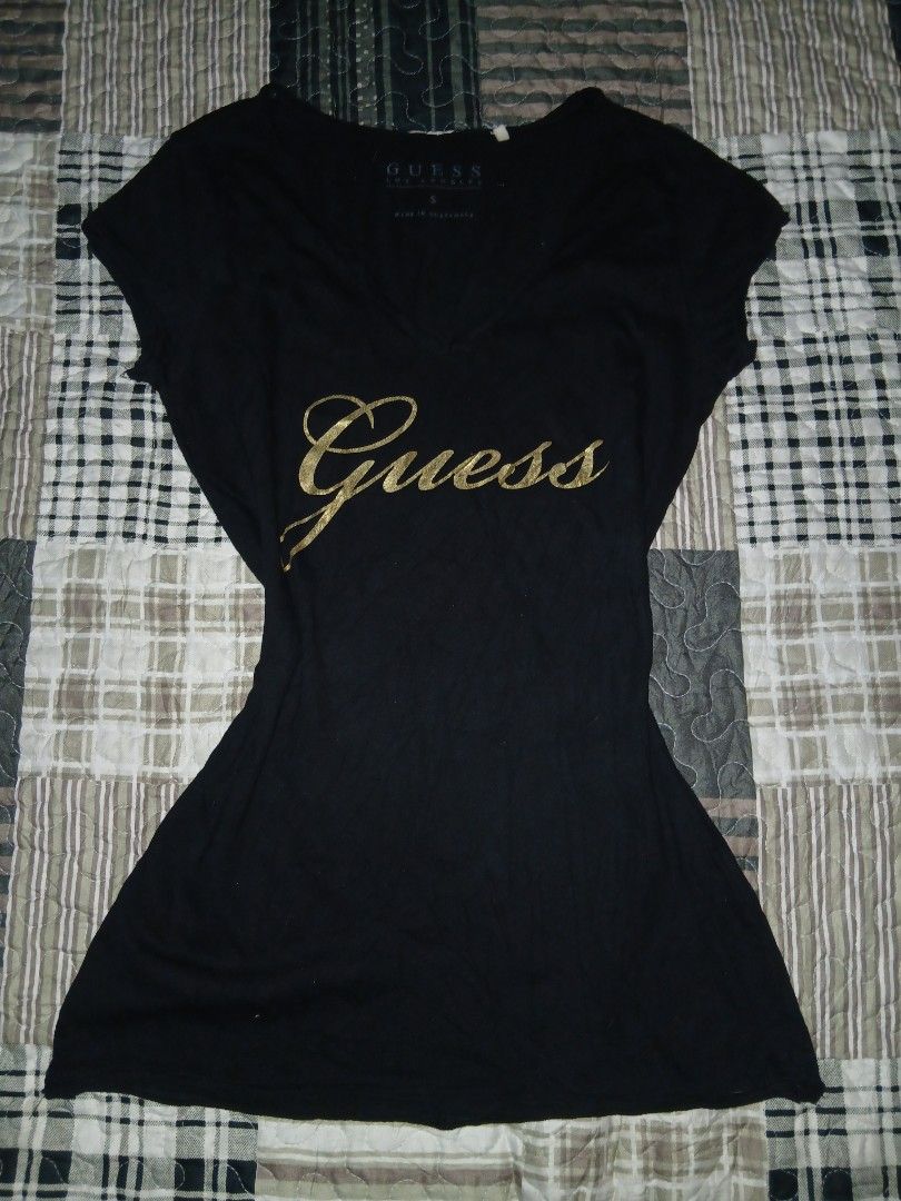 Y2k Vneck Short sleeve Guess Top (Category: Shirts) located in Bongabong. Submitted by del_argent (Listing ID 1388720701, Image 1). Description: size:S-M.