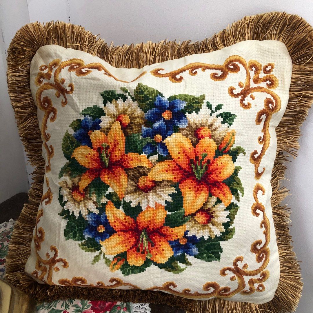 18”x18” throw pillow (with filler) (Category: Cushions & Throws) located in Dipolog. Submitted by playmatesfriend.ph (Listing ID 1389048692, Image 1). Description: .