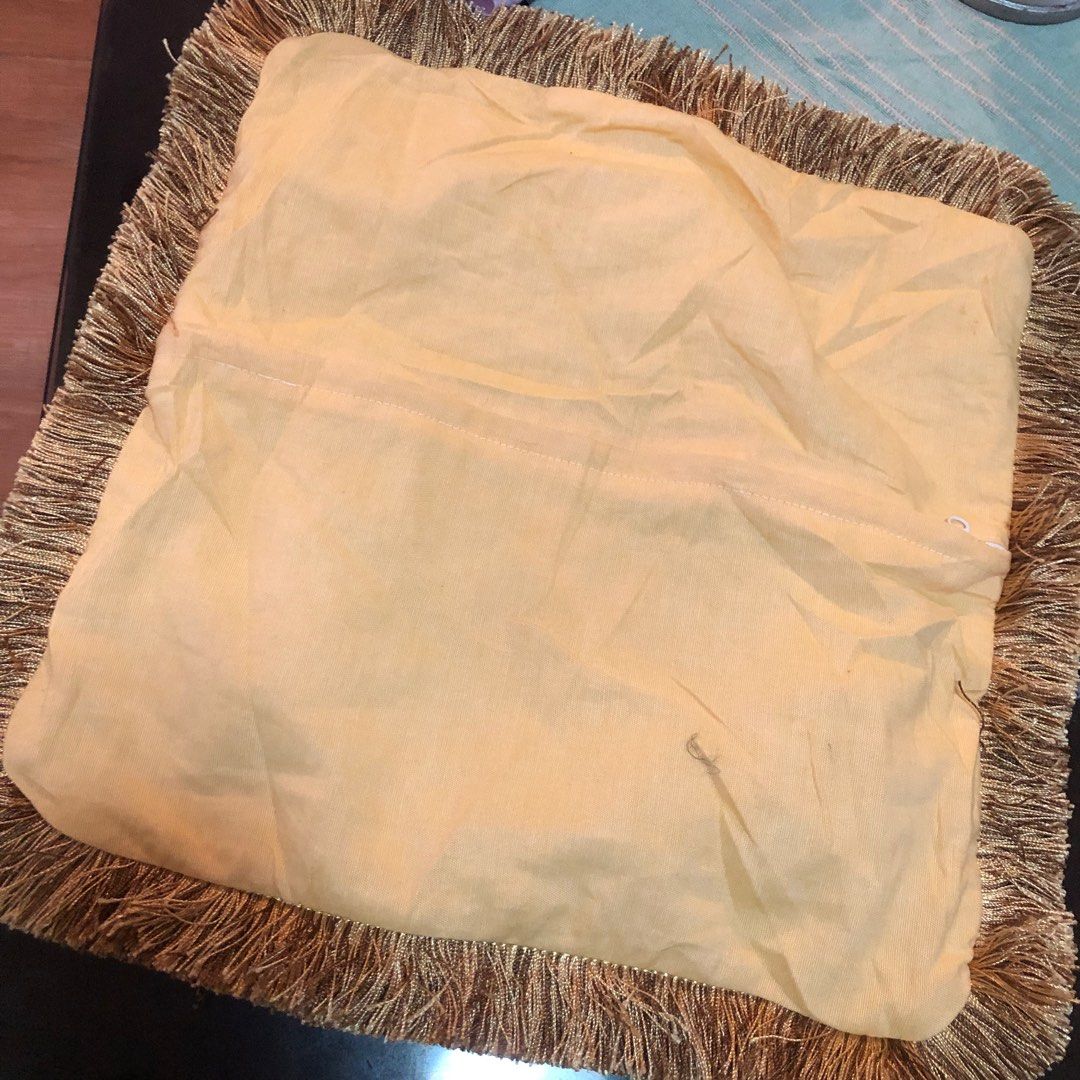 18”x18” throw pillow (with filler) (Category: Cushions & Throws) located in Dipolog. Submitted by playmatesfriend.ph (Listing ID 1389048692, Image 3). Description: .