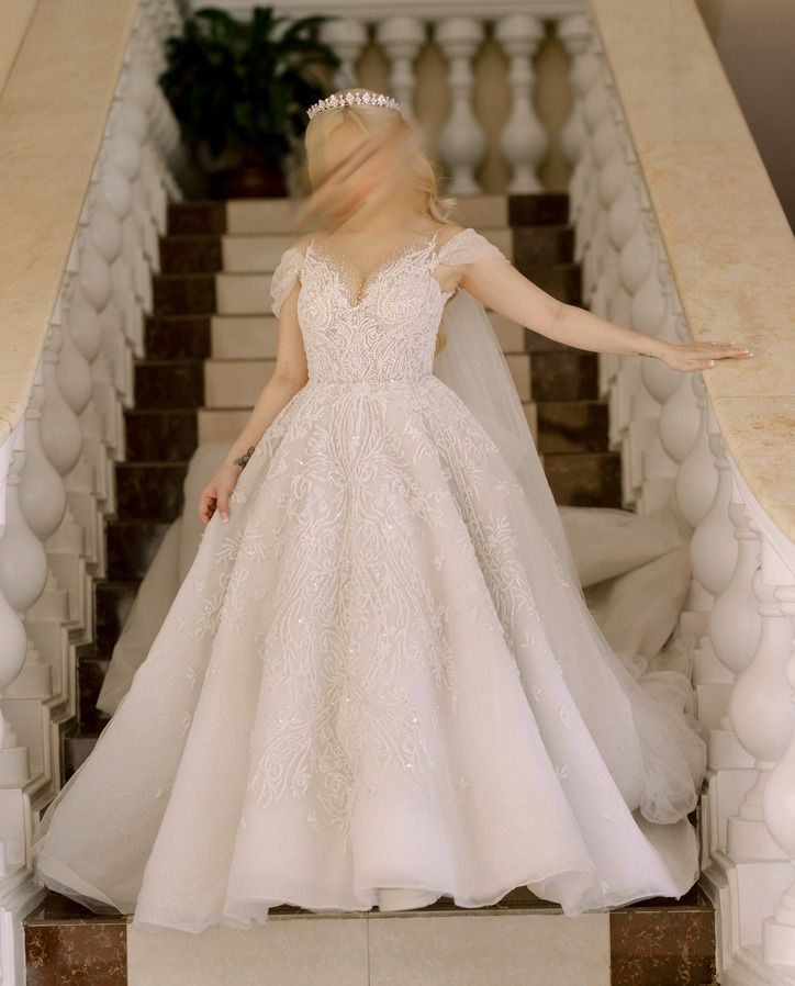 2-in-1 Designer Wedding Gown (bought Php230,000) (Category: Dresses) located in Makati City. Submitted by gelinep (Listing ID 1388962233, Image 2). Description: 👑 2-in-1 Wedding Gown - Custom ball gown & reception dress in 1 - Embellished in Swarovski crystals - Can be styled into 5 different versions - By a popular bridal designer, Jazel Sy - Used 2024 - Dry cleaned and ready for you to wear! ℹ️ Bought for Php230,000 NO RENTALS, SORRY. 😊 Bride