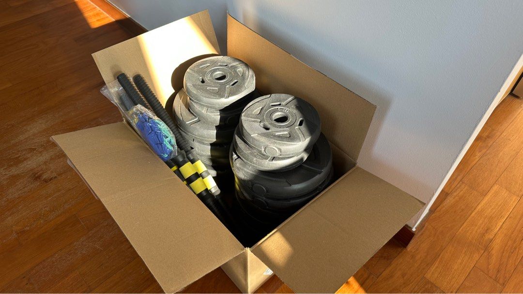 Adjustable Dumbbell Set with Weight Plates (Category: Weights & Dumbbells) located in Singapore. Submitted by ian.e15 (Listing ID 1389012306, Image 1). Description: - Adjustable dumbbell set - Includes weight plates and dumbbell bars 8x 3kg 4x2.5kg 4x1.25kg 2x adjustable bars - Good condition.