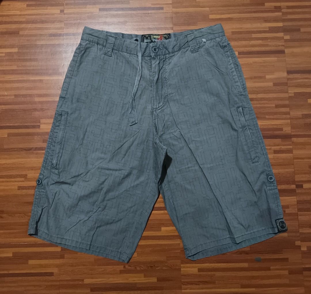 Alien Workshop Short (Category: Shorts) located in Imus. Submitted by thrift.maulas (Listing ID 1389104349, Image 1). Description: ✅Very Good Used Condition ✅Color rate: 8/10 ✅Waist: Length: ✅Issue: X ✅Needs Wash.
