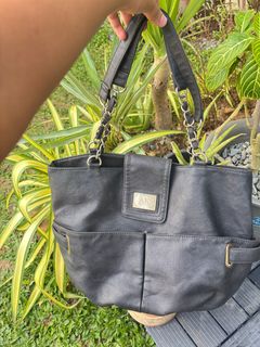 (Category: ) located in . Submitted by littlelaeph (Listing ID 1389095975, Image 1). Description: .
