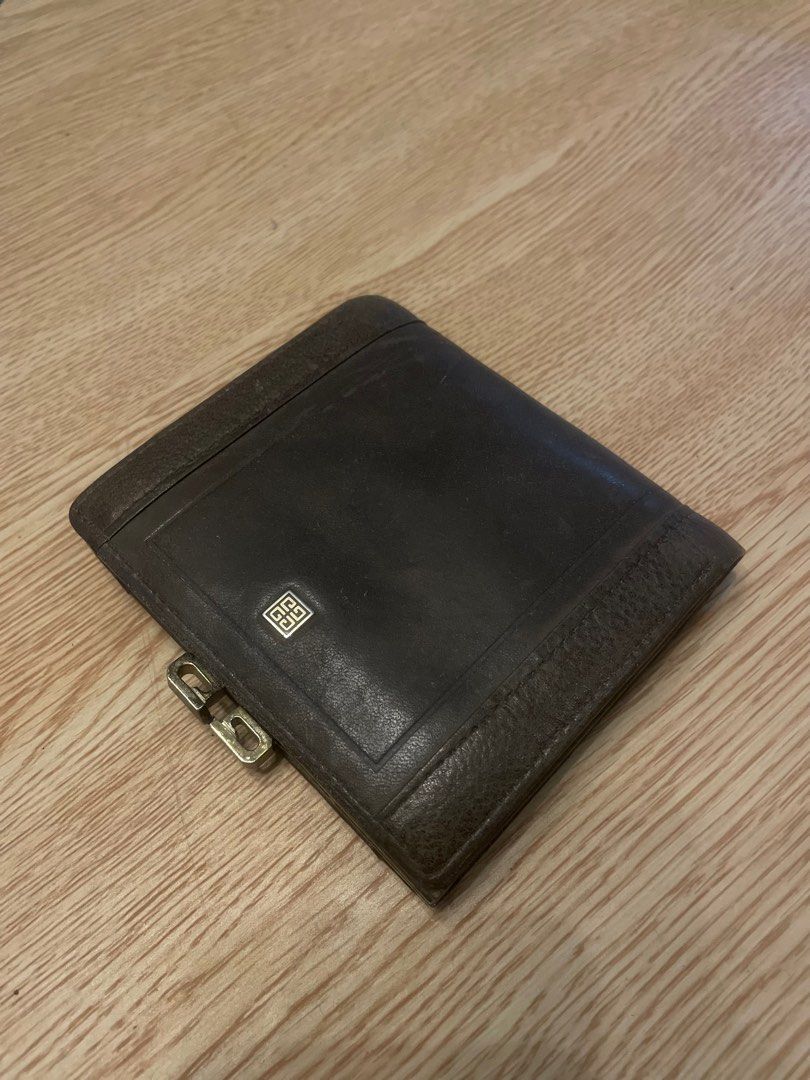 Authentic givenchy wallet (Category: Luxury Bags & Wallets) located in Cavite. Submitted by ohmie23 (Listing ID 1388926484, Image 1). Description: Authentic givenchy wallet.
