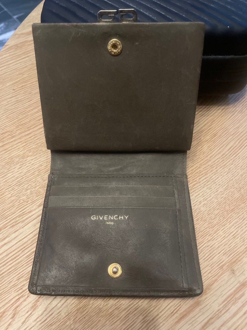 Authentic givenchy wallet (Category: Luxury Bags & Wallets) located in Cavite. Submitted by ohmie23 (Listing ID 1388926484, Image 2). Description: Authentic givenchy wallet.