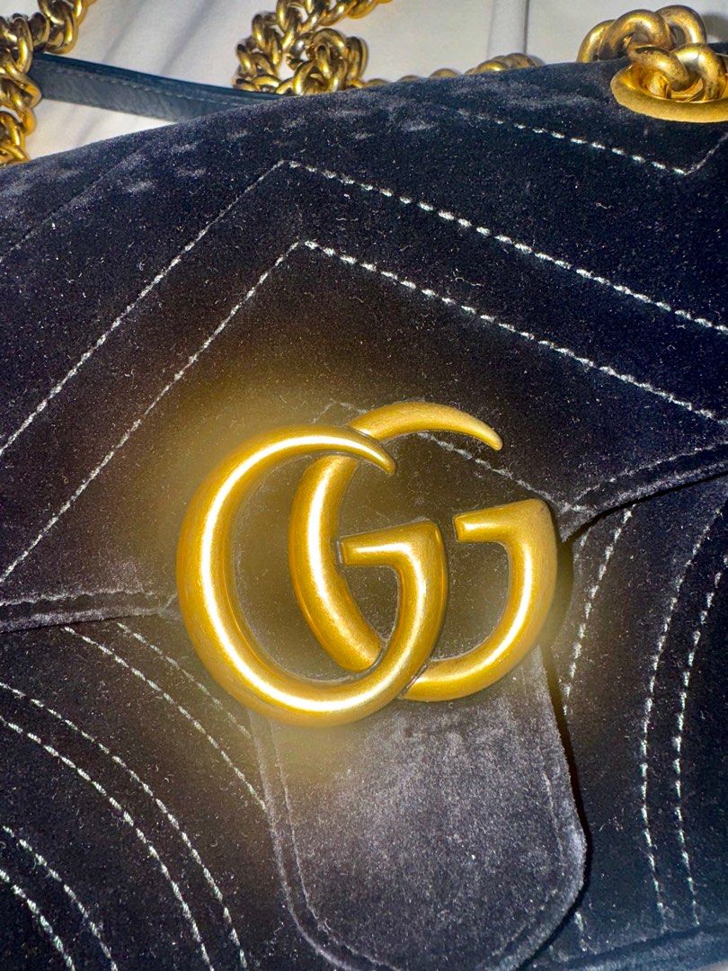 Authentic Gucci Mini Marmont in Black Velvet (Category: Luxury Bags & Wallets) located in Manaoag. Submitted by intheseoulph.shark (Listing ID 1389080753, Image 2). Description: Authentic Gucci Mini Marmont in Black Velvet Comes with dustbag Not super mini, mini but almost like small Can be used as crossbody or shoulder bag.