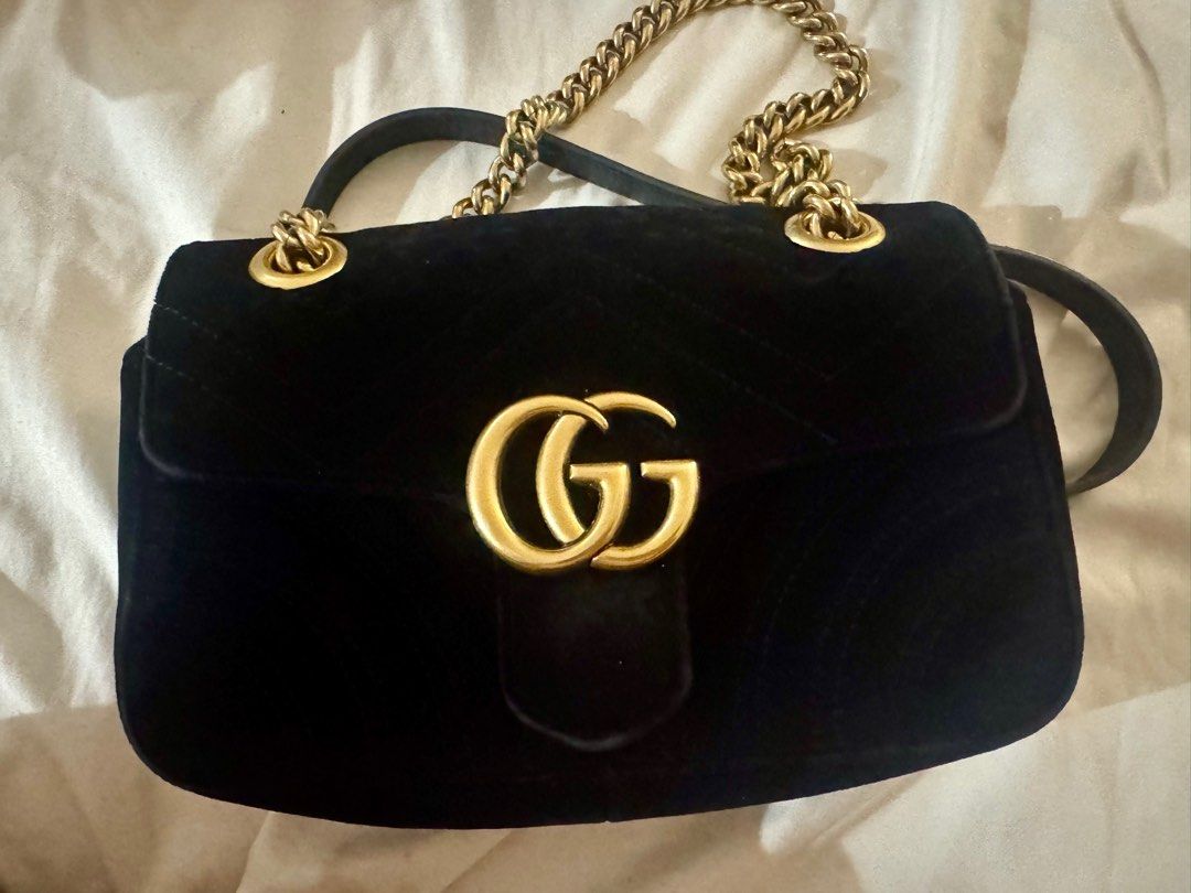 Authentic Gucci Mini Marmont in Black Velvet (Category: Luxury Bags & Wallets) located in Manaoag. Submitted by intheseoulph.shark (Listing ID 1389080753, Image 1). Description: Authentic Gucci Mini Marmont in Black Velvet Comes with dustbag Not super mini, mini but almost like small Can be used as crossbody or shoulder bag.