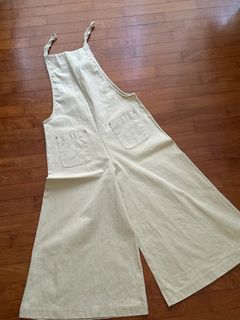 (Category: ) located in . Submitted by secondhand-clothing (Listing ID 1388967812, Image 1). Description: .
