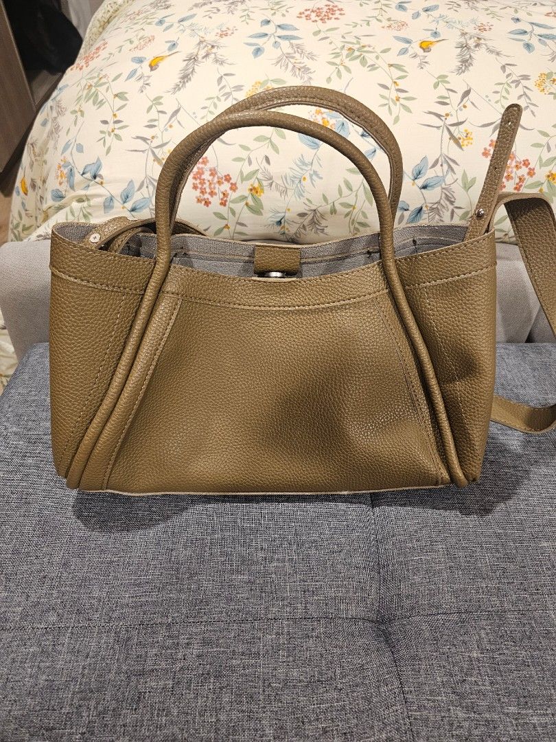 brown bag (Category: Luxury Bags & Wallets) located in Marikina City. Submitted by patchuchay_24 (Listing ID 1389082817, Image 2). Description: with thick sling strap with free pouch inside the bag.