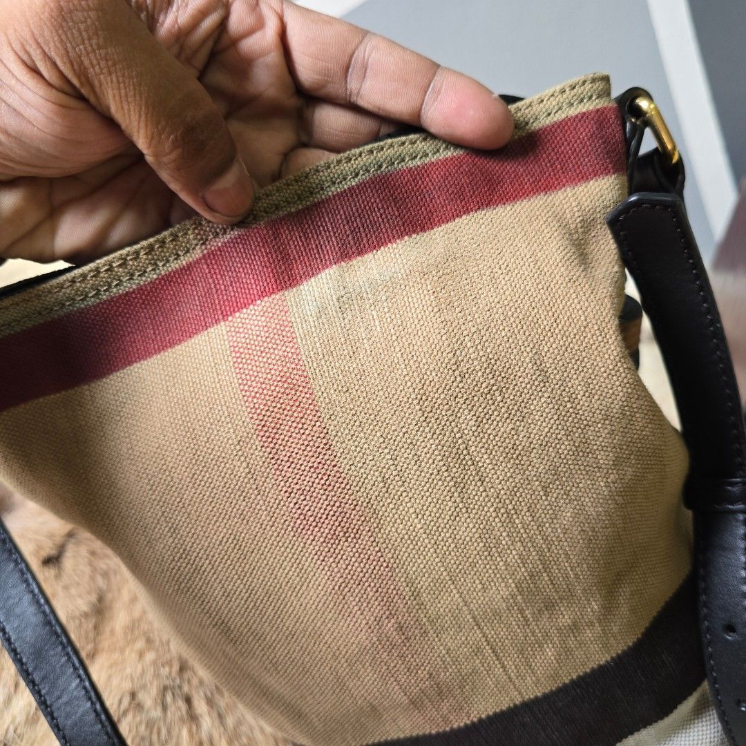 Burberry Ashby sling (Category: Luxury Bags & Wallets) located in Davao. Submitted by arvinaboab04229 (Listing ID 1388958526, Image 2). Description: preloved bag from japan personal bag po ni seller.