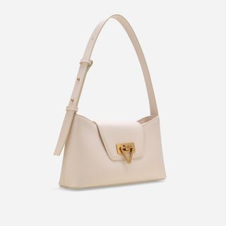 (Category: ) located in . Submitted by ns.r_closet (Listing ID 1388944981, Image 1). Description: .