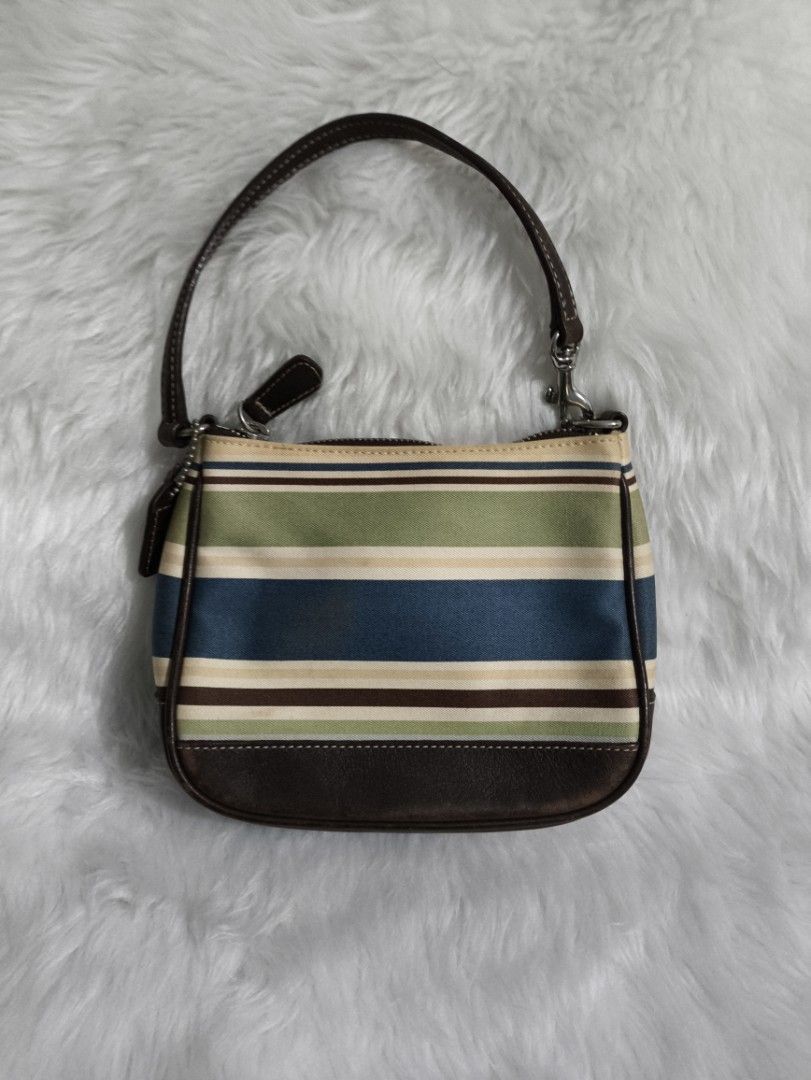 Coach Mini Hampton (Category: Luxury Bags & Wallets) located in San Fernando. Submitted by kai00816 (Listing ID 1389062084, Image 1). Description: signs of use.