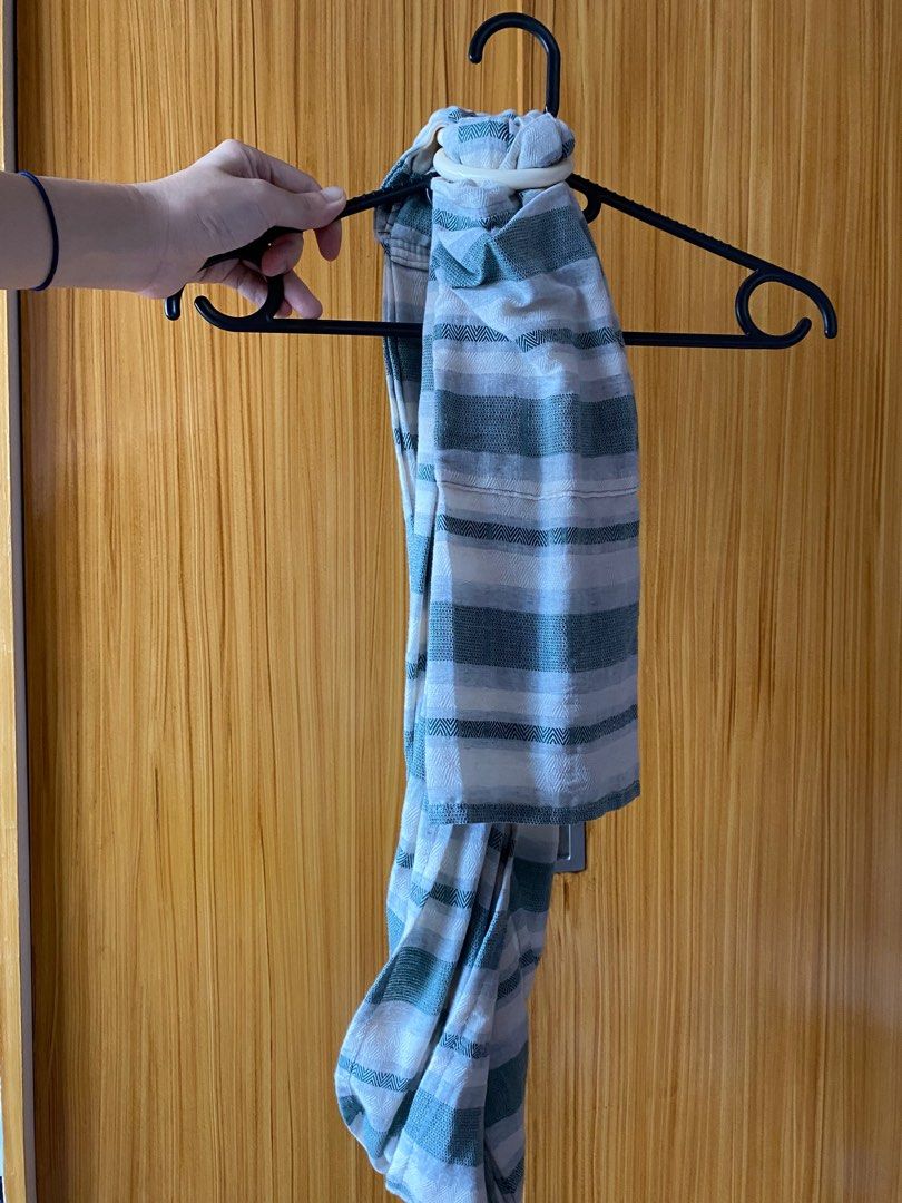 CUBY Baby Ring Sling Carrier (Category: Carriers & Slings) located in Mandaluyong City. Submitted by tahdig (Listing ID 1353151554, Image 1). Description: RFS: Decluttering. Tried only once or twice but baby preferred to be carried by hand..