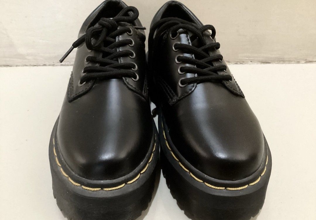 Dr. Martens 8053 Platform Shoes (Category: Loafers) located in Pasig City. Submitted by kitcatss (Listing ID 1389097419, Image 2). Description: 🖤Dr. Martens 8053 Dupe🖤 Size: 35 Original price: Php 1,462 *dupe but good quality. *no creases after worn (worn only 3x) *send pm for more pictures. *open to negotiation for sure buyers. Mode of payment: gcash or paymaya Mode of delivery: j&t/ lalamove (sf shoulder by buyer) Rfs: decluttering (no longer