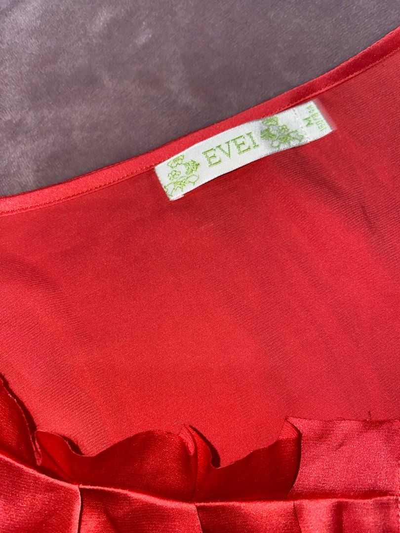 Evei Coral Satin Top (Category: Blouses) located in Manila. Submitted by maeee_eee (Listing ID 1388992945, Image 2). Description: never used, wasn’t my style this is the lowest price can fit xs-s girlies .
