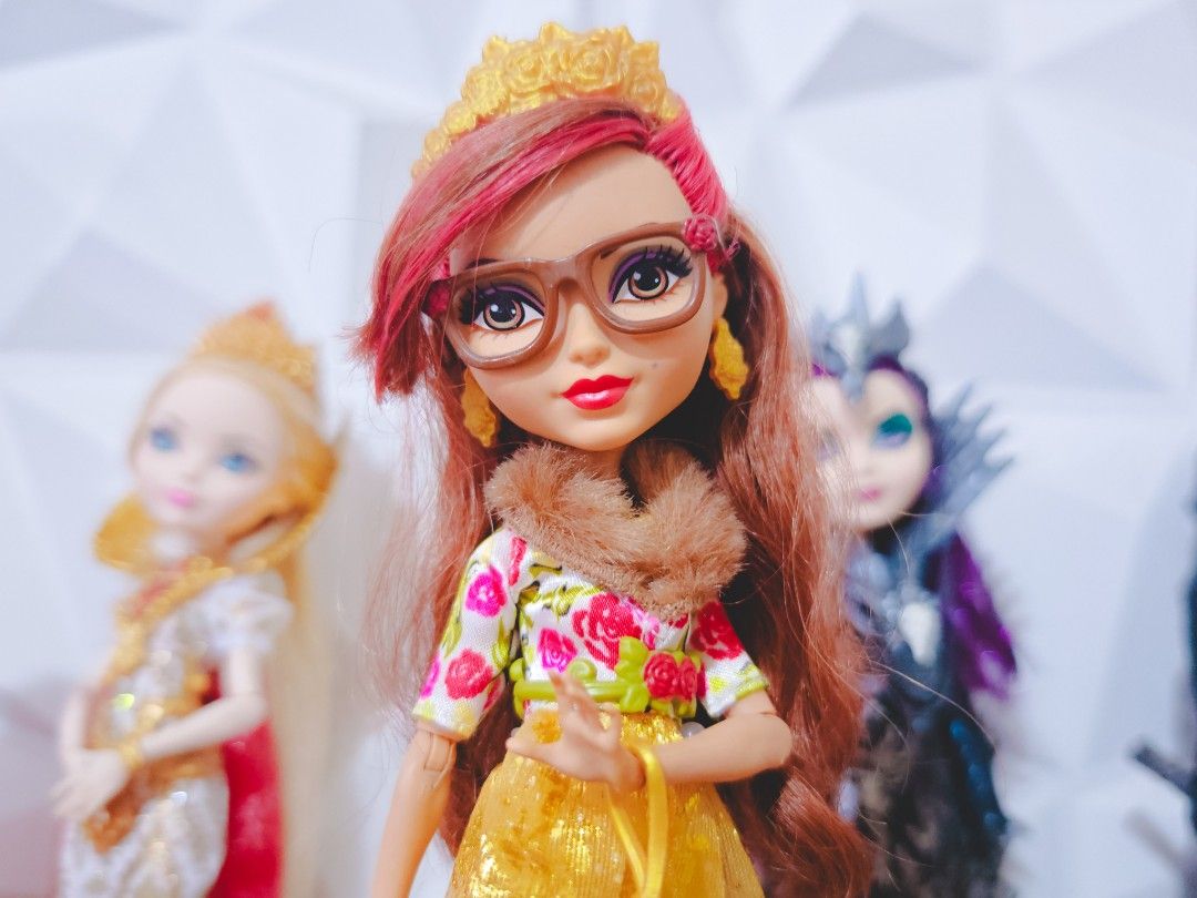 Ever after high - Rosabella Beauty EAH DOLL (Category: Kids Toys) located in Manila. Submitted by mik0509 (Listing ID 1379354566, Image 2). Description: PRELOVED -Complete accessories as is where is WHAT YOU SEE IS WHAT YOU GET.