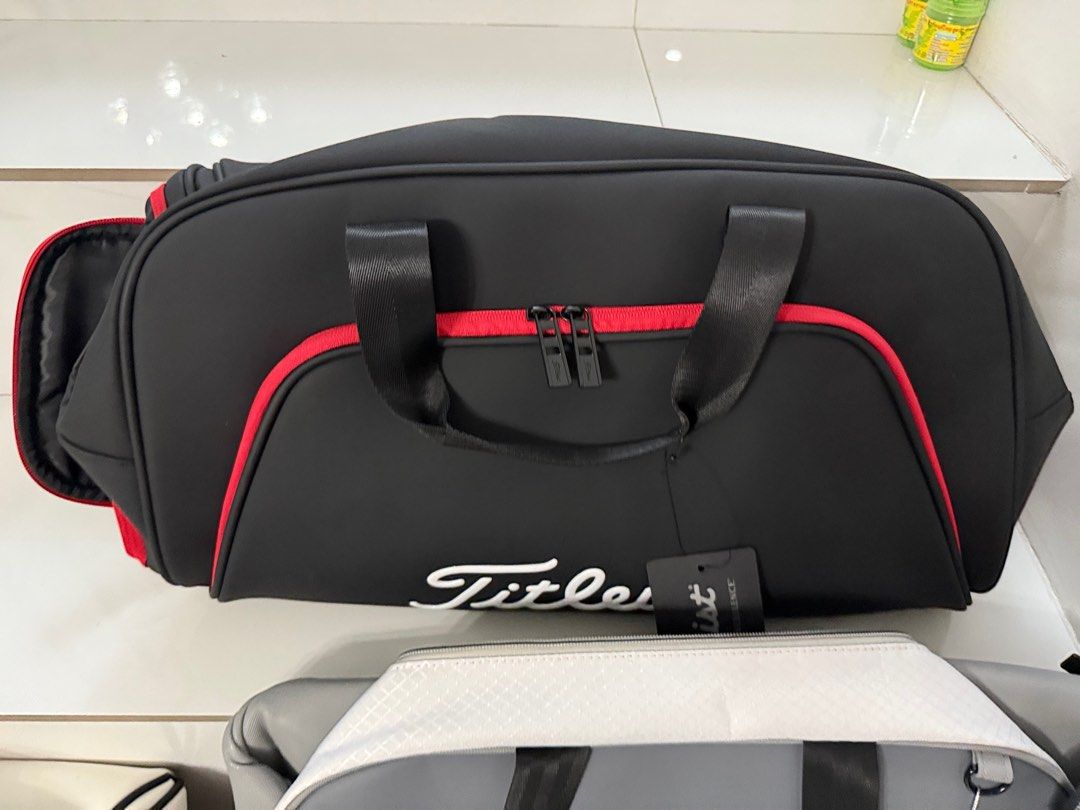 Golf cap and golf bag (Category: Golf) located in San Pedro. Submitted by leopaul888 (Listing ID 1389044510, Image 3). Description: Golf cap - 1.5k Boston bag - 10k.