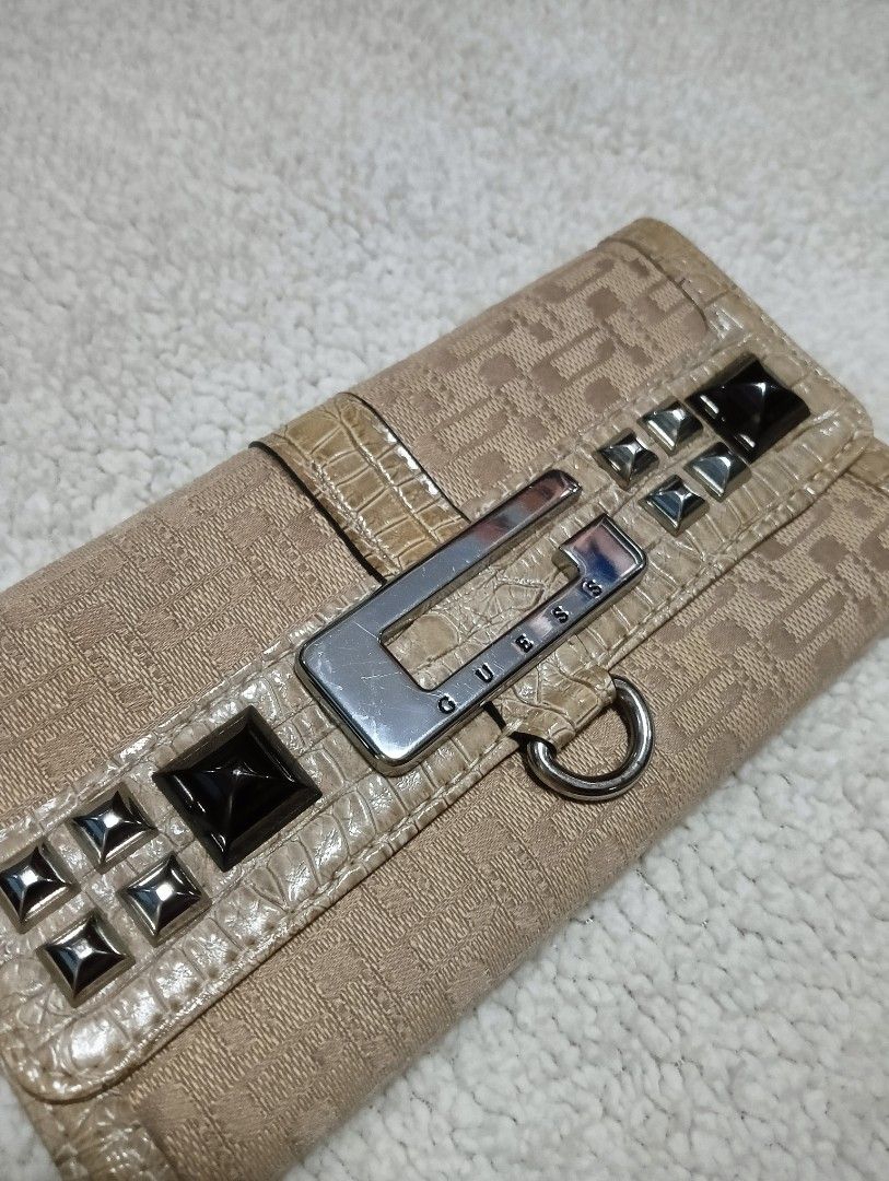 Guess Crocodile Triple Long Wallet (Category: Luxury Bags & Wallets) located in Manila. Submitted by thriftedgemsss (Listing ID 1388918243, Image 2). Description: .