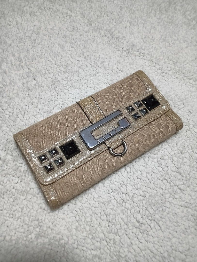 Guess Crocodile Triple Long Wallet (Category: Luxury Bags & Wallets) located in Manila. Submitted by thriftedgemsss (Listing ID 1388918243, Image 1). Description: .