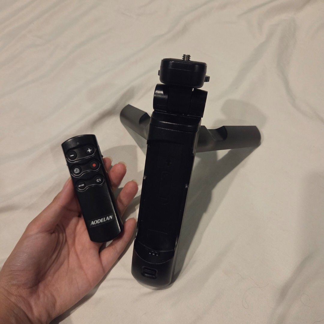Handheld Tripod with remote (Category: Tripods & Monopods) located in Quezon City. Submitted by anirbash (Listing ID 1389023670, Image 1). Description: Hand held tripod for camera with remote - Like New - Barely used - Location: Tomas Morato, QC - BPI or Gcash Payment - Meet up or shipping via Lalamove/J&t/Grab/Angkas.