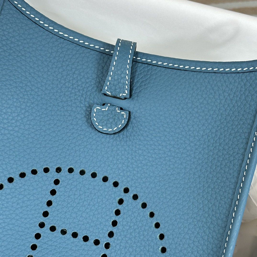 Hermes Evely Mini 16cm Blue Jeans (Category: Luxury Bags & Wallets) located in Pasig City. Submitted by wmsbags_2 (Listing ID 1388953389, Image 3). Description: Available ❗️ VIP HANDMADE ✅Perfect workmanship ✅Fully hand stitched ✅Fine stamp & Code ✅100% Hardware materials structured ✅Real Leather ✅We do deliver (any) ✅ or meet up ( metro manila area) ✅We shipp all nationwide ✅Complete Inclusion MODE OF PAYMENT 📌CREDIT CARD & Cash accepted 📌Gcas
