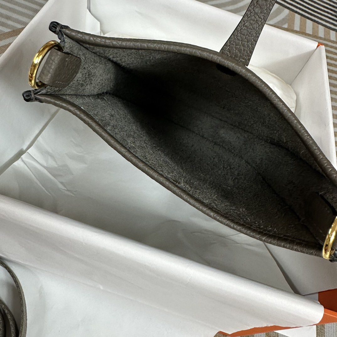 Hermes Evelyn Mini 16cm Grey Togo (Category: Luxury Bags & Wallets) located in Pasig City. Submitted by wmsbags_2 (Listing ID 1388953610, Image 3). Description: Available ❗️ VIP HANDMADE ✅Perfect workmanship ✅Fully hand stitched ✅Fine stamp & Code ✅100% Hardware materials structured ✅Real Leather ✅We do deliver (any) ✅ or meet up ( metro manila area) ✅We shipp all nationwide ✅Complete Inclusion MODE OF PAYMENT 📌CREDIT CARD & Cash accepted 📌Gcas