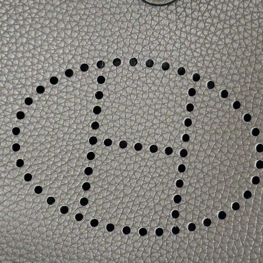 Hermes Evelyn Mini 16cm Grey Togo (Category: Luxury Bags & Wallets) located in Pasig City. Submitted by wmsbags_2 (Listing ID 1388953610, Image 2). Description: Available ❗️ VIP HANDMADE ✅Perfect workmanship ✅Fully hand stitched ✅Fine stamp & Code ✅100% Hardware materials structured ✅Real Leather ✅We do deliver (any) ✅ or meet up ( metro manila area) ✅We shipp all nationwide ✅Complete Inclusion MODE OF PAYMENT 📌CREDIT CARD & Cash accepted 📌Gcas