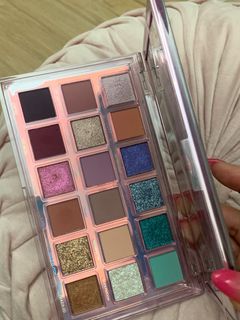 Huda Beauty Mercury Retrograde 眼影盤64235657855105110