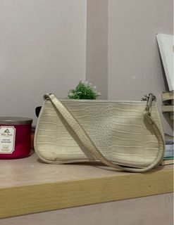 (Kategori: ) berada di . Dikirim oleh chellyaa (ID iklan 1389101804, Gambar 1). Deskripsi: .