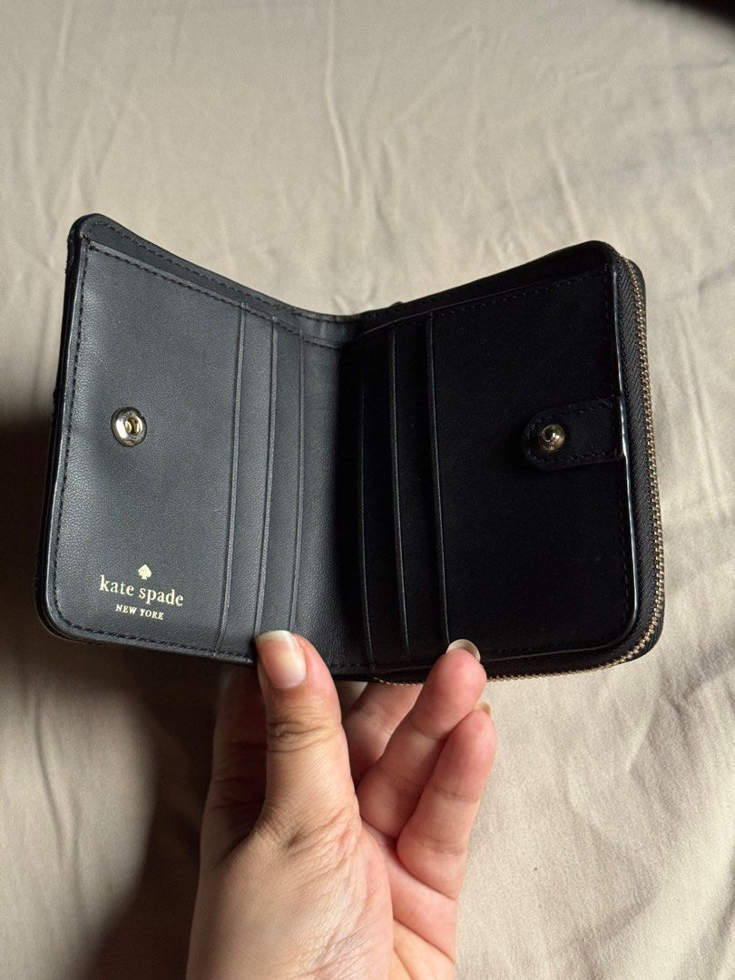 Kate Spade Quilted Bifold Wallet (Preloved) (Category: Luxury Bags & Wallets) located in Pagsanjan. Submitted by gorjuuus (Listing ID 1388992402, Image 2). Description: With minimal issue only. .