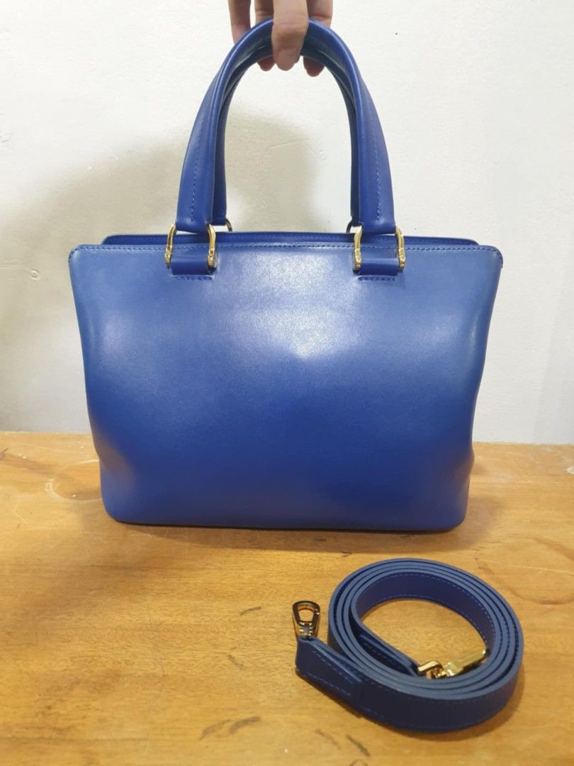 Longchamp Honore 404 Hand Bag (Category: Luxury Bags & Wallets) located in Pasig City. Submitted by ldcayas (Listing ID 1389048210, Image 2). Description: Longchamp Honore 404 Handbag Royal Blue leather with gold hardware With detachable strap Size small approx LWH 11" x 5" x 8" With dustbag, carecard and charm No receipt, bought in Paris RFS: decluttering MOP: BPI Bank Transfer/ Gcash.