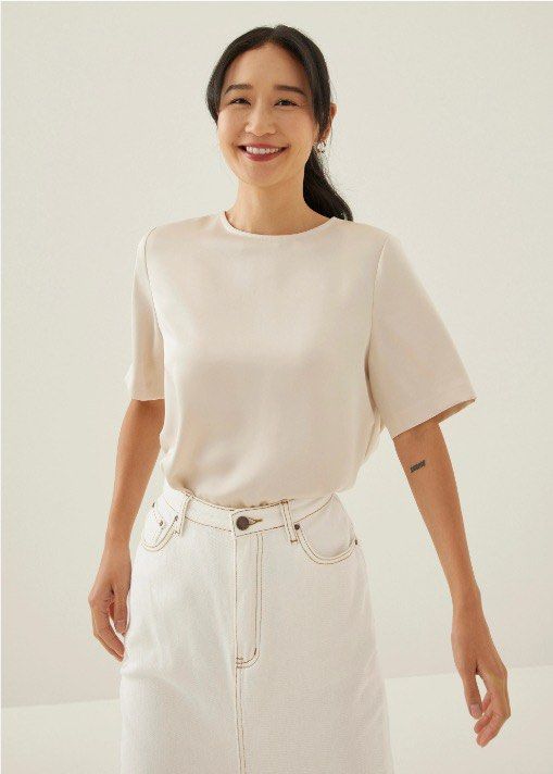 Love Bonito Silk Top (Category: Blouses) located in San Mateo. Submitted by decluttereraaaa (Listing ID 1389046917, Image 2). Description: .