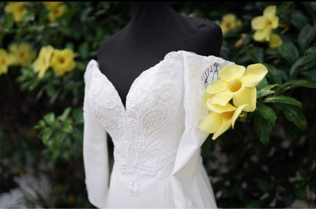Mel Orlina Wedding Gown and Veil (Category: Evening dresses & gowns) located in Quezon City. Submitted by ronaca (Listing ID 1388964721, Image 2). Description: Selling my Mel Orlina wedding gown and veil. The gown and veil have been dry cleaned and comes with its original gown box and unused bridal mask. Original price was 35k Can do pick up, meet up, or delivery shouldered by buyer..