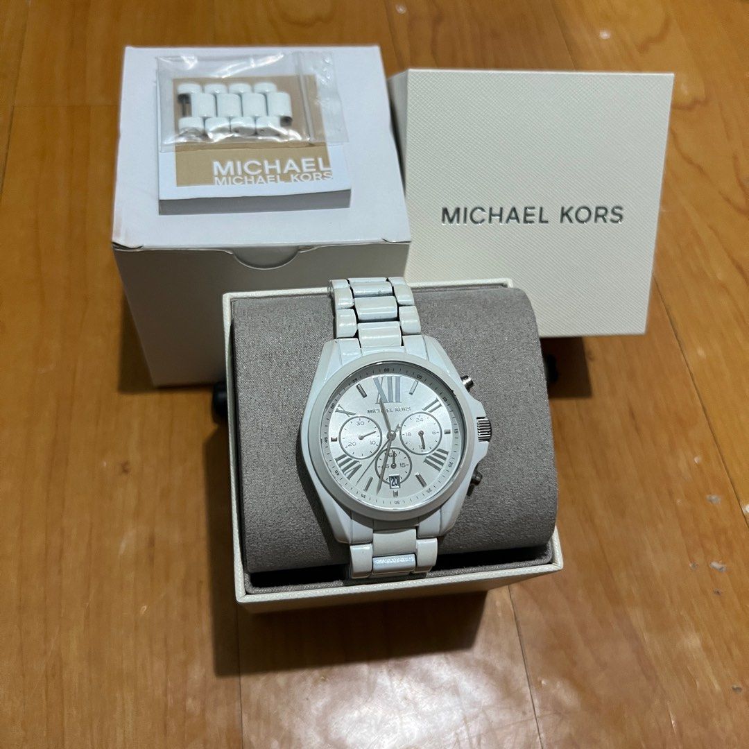 Michael Kors Bradshaw Chronograph Watch (Category: Women's Watches) located in Bacoor. Submitted by tesarobs (Listing ID 1389005914, Image 1). Description: Bradshaw Chronograph Collection Model: MK-6585, Stainless Steel Color: White Size: 43mm All functions/buttons working Minor chip on top right section of the watch face (refer to pictures) Seller’s Location: Bacoor Cavite Delivery: J&T / Lalamove Shipping Fee shouldered by the buyer .