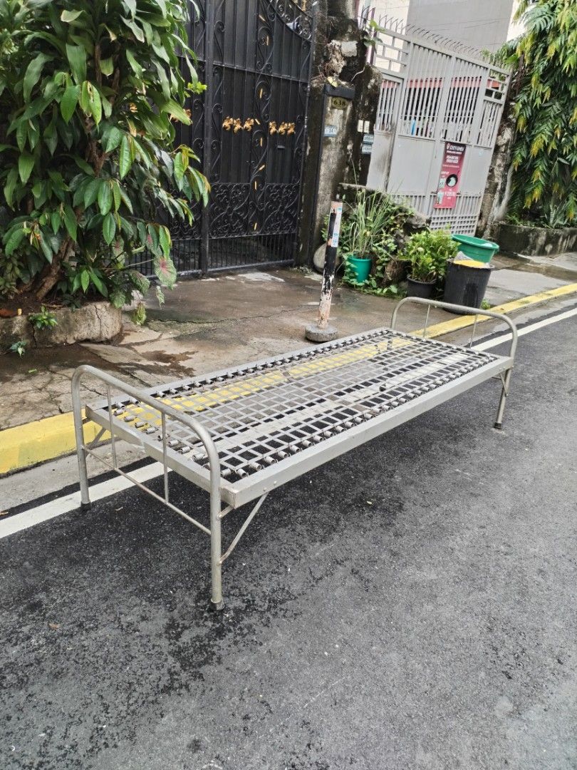 military foldable single bed 1500 fastrack sale (Category: Bed Frames & Mattresses) located in Mandaluyong City. Submitted by katkat888kit (Listing ID 1388978117, Image 1). Description: military foldable single bed 1500 fastrack sale.