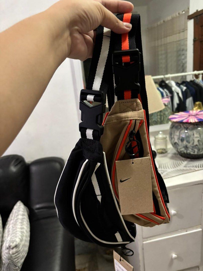 Nike belt/sling bags (Category: Cross-body Bags) located in Mendez-Nunez. Submitted by ishoptilidrop (Listing ID 1389078075, Image 2). Description: Bnwt from SG Nike Store Buyer to book and shoulder courier fees.