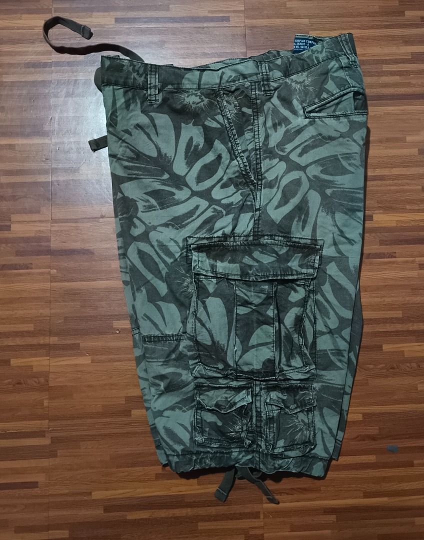Old Navy Surplus Company Cargo Short (Category: Shorts) located in Imus. Submitted by thrift.maulas (Listing ID 1389069807, Image 2). Description: ✅Very Good Used Condition ✅Color rate: 9/10 ✅Size ✅Issue: X ✅Needs Wash.