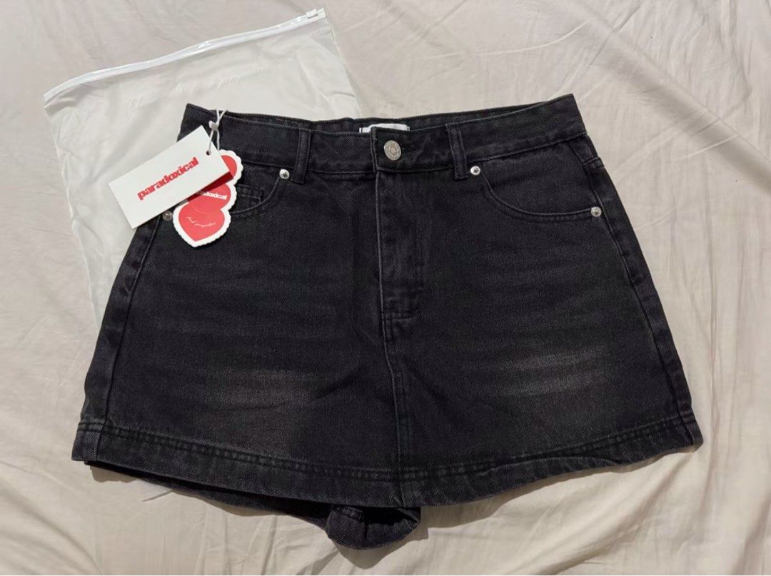 Paradoxical Black Skort Short Skirt (Category: Other Bottoms) located in Muntinlupa City. Submitted by slaybabee (Listing ID 1389064309, Image 2). Description: Large on tag. Very nice in actual. Good quality. Rfs. Wrong size.