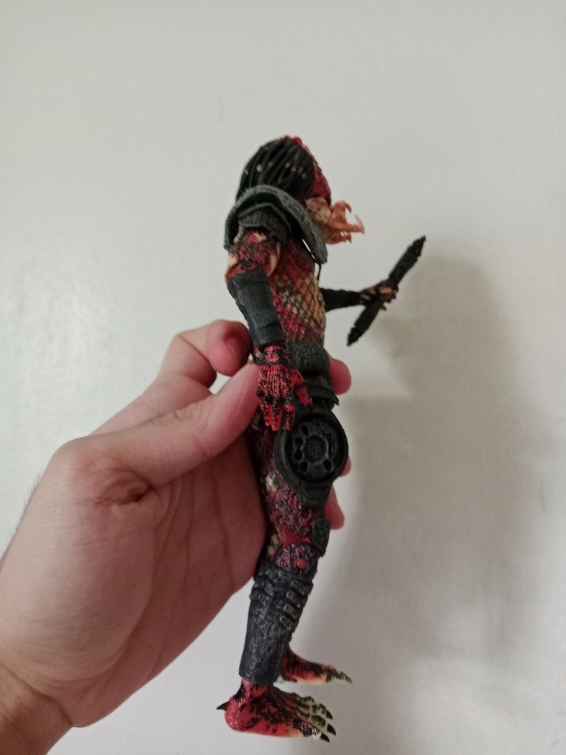 Predator figure (Category: Figurines & Statues) located in San Fernando. Submitted by cjsllmb (Listing ID 1389064814, Image 3). Description: .