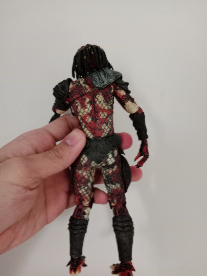 Predator figure (Category: Figurines & Statues) located in San Fernando. Submitted by cjsllmb (Listing ID 1389064814, Image 2). Description: .