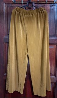 (Category: ) located in . Submitted by preloved.yayaaaaa (Listing ID 1389037181, Image 1). Description: .